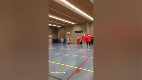 voetbal in de zaal.